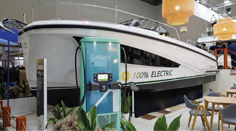 electric boats Dusseldorf: the Delphia 10 Lounge in Hall 1 with Aqua superPower charger