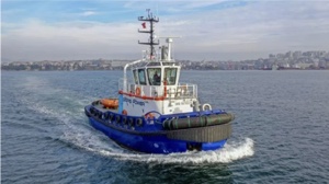 electric boat milestones- tugboat in Istanbul harbour 