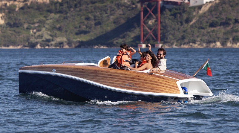 Faro 5 wooden electric boat