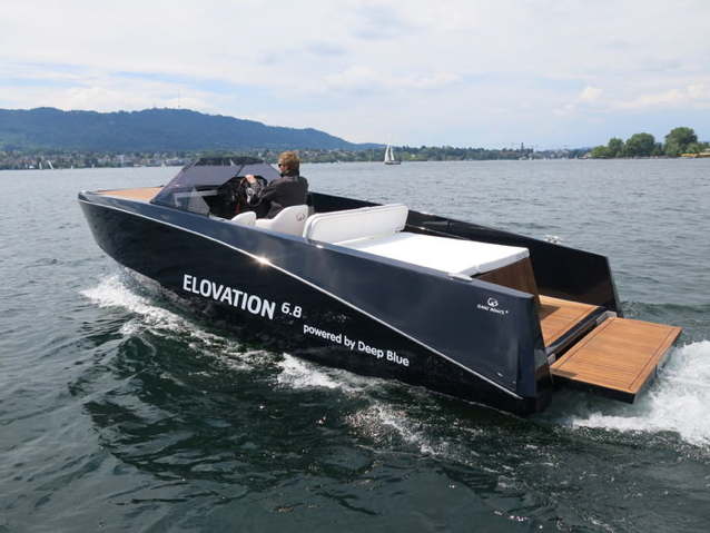 Ganz electric boat with a waterskier