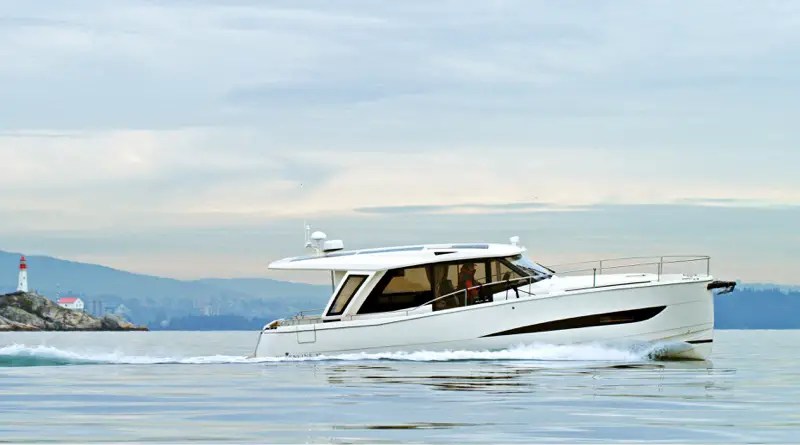 all electric charter fleet is made up of 6 of these Greenline yachts