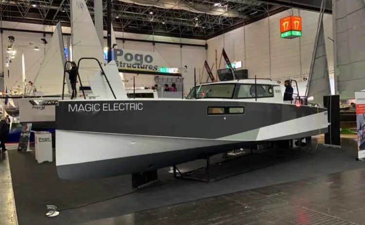 Loxo 32 electric boat