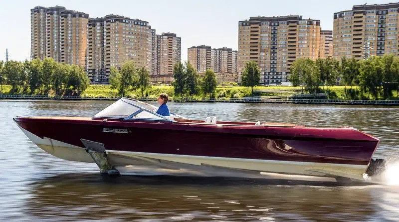 electric hydrofoiling boat speeds along a river in Moscow