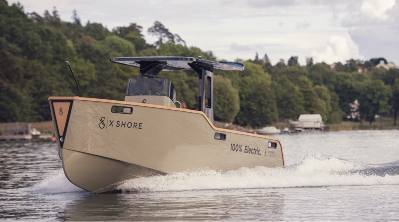 electric boat manufacturer X Shore Eelex 800 cruising along water0